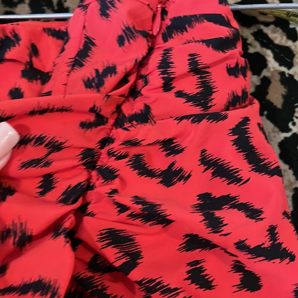 A.L.C. Red & Black Asymmetrical Animal Print Silk Soie Skirt w/ Ruffle - Picture 10 of 10